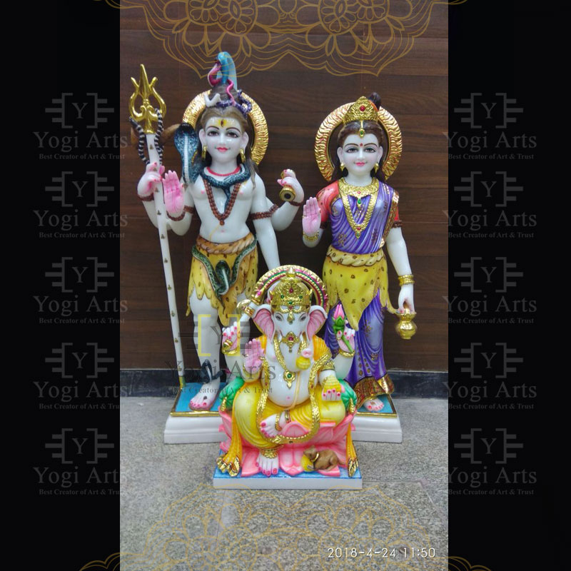 Decorated Shiv Parvati With Ganpati statue